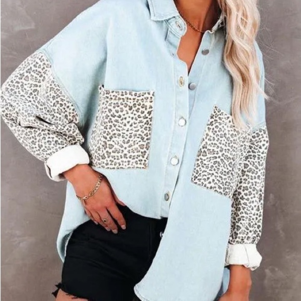 Vici shacket. Size small. Cute worn as a shirt or jacket. Leopard/ denim.